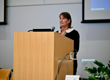 Teresa Wesz at the podium