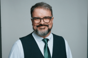 Andrew Dixon headshot
